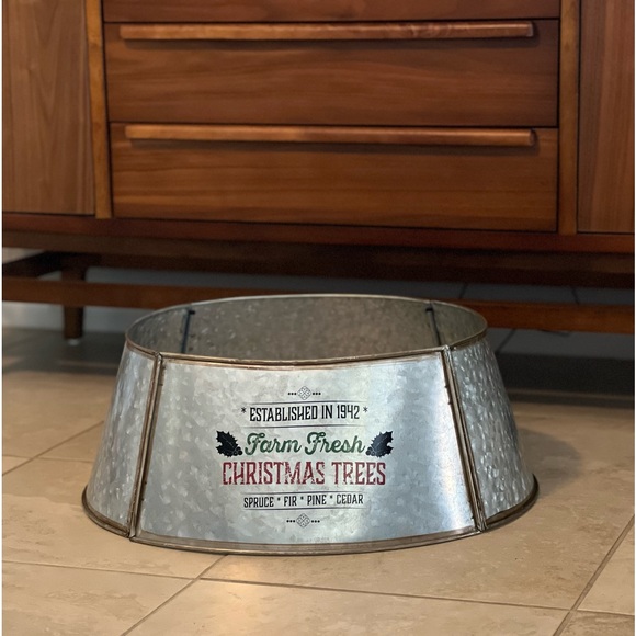 Festive Christmas Tree Collar - Picture 8 of 9